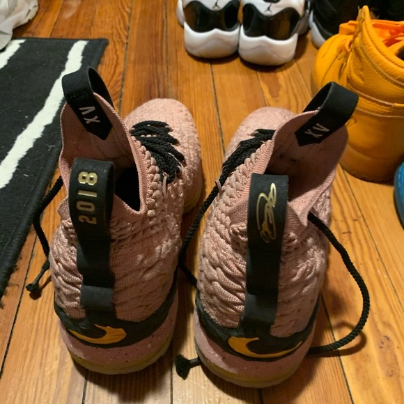 Lebron 15 - Picture 3 of 6